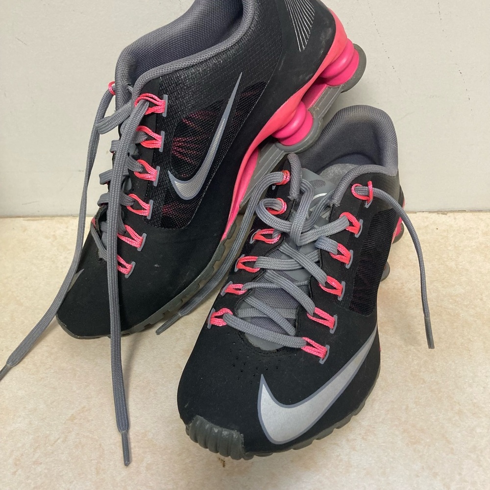 Women’s Nike Shoes size 7.